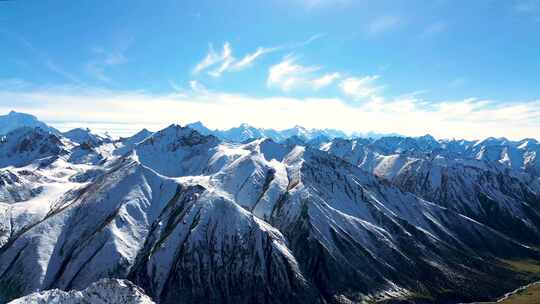 新疆天山山脉雪山山峰山脉航拍风景