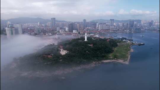 航拍延时烟台山平流雾消散