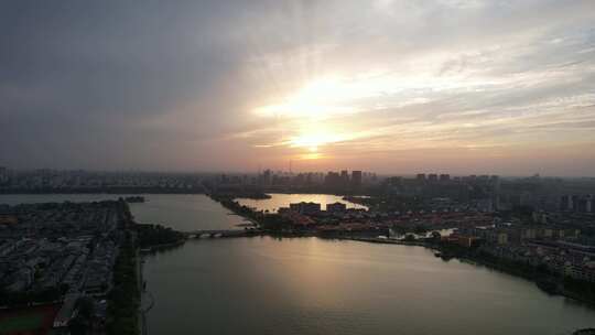 城市夕阳晚霞火烧云夜景降临山东聊城