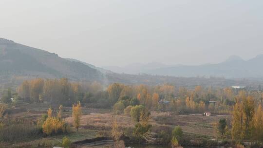 济南南部山区，卧虎山水库秋景