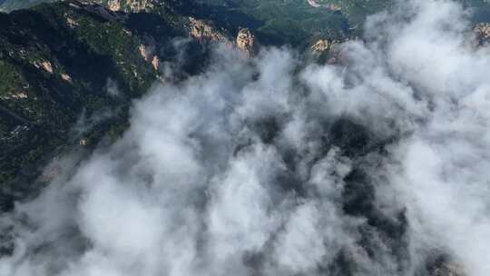 泰山之巅，云海奇观