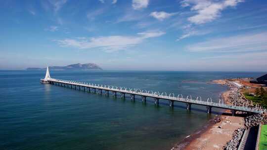 航拍青岛西海岸海军公园栈桥特写