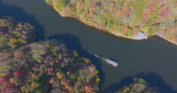 武汉木兰天池风景区深秋风光