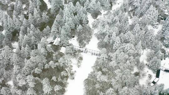 航拍雪山雪景