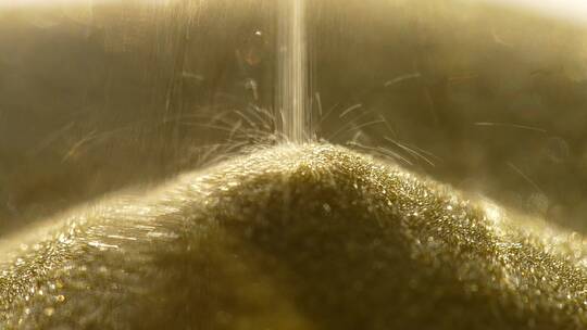 代表光影与时间的玻璃沙漏 金色的沙子