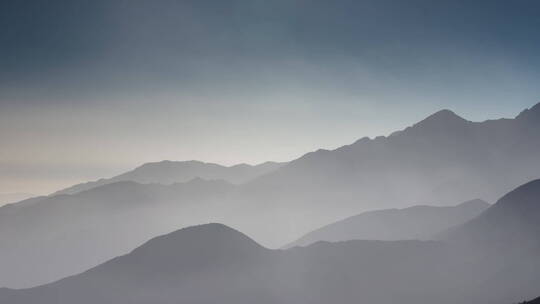 高山日出的特写镜头