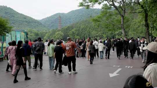 浙江天台国清寺游客人群拥挤