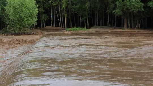 山洪 洪水 泥石流