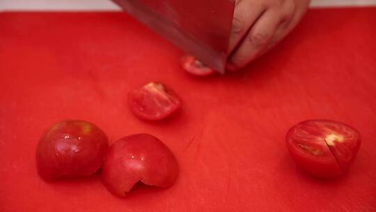 厨师切西红柿