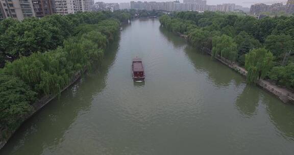 游船划过  航拍  湖面  冲击力镜头   古风