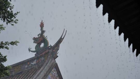 泉州开元寺屋檐燕尾脊下雨天雨景雨滴视频素材模板下载