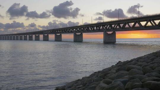 跨海大桥日落航拍