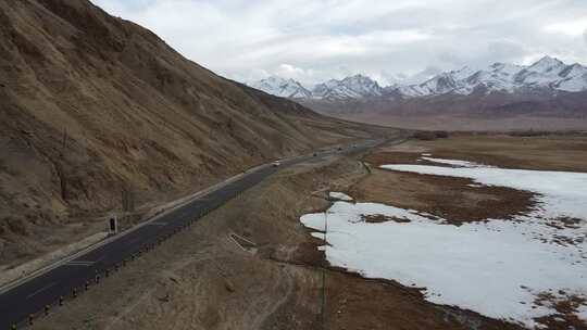 航拍新疆南疆帕米尔高原白沙湖阴天自然景色视频素材模板下载