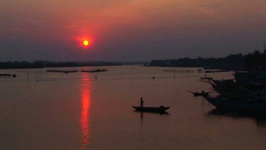 越南湄公河后的日落