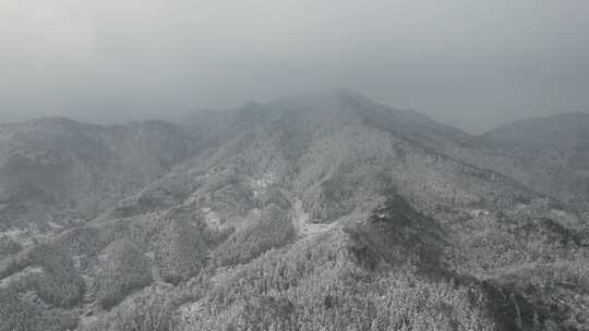 连绵起伏山川丘陵森林冬天雪景航拍