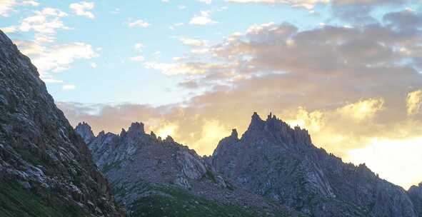 延时川西旅游莲宝叶则高原山峰日出朝阳