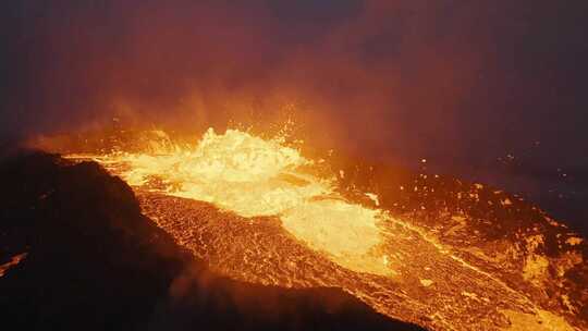 FPV拍摄火山岩浆