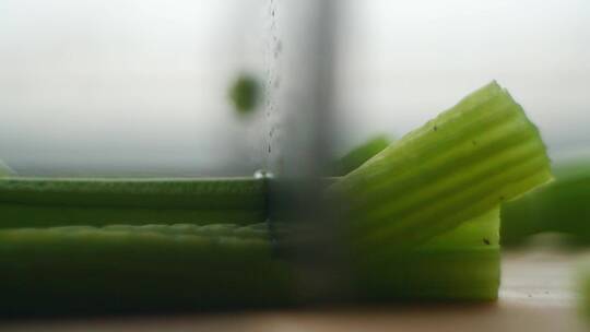 切芹菜做饭