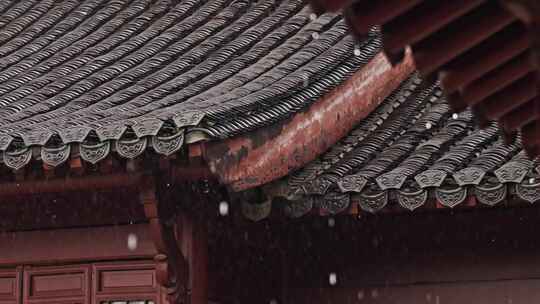 中式屋檐雨滴中国风古代屋檐下雨