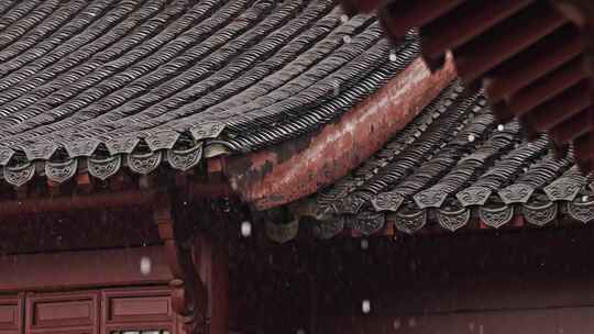 中式屋檐雨滴中国风古代屋檐下雨视频素材模板下载