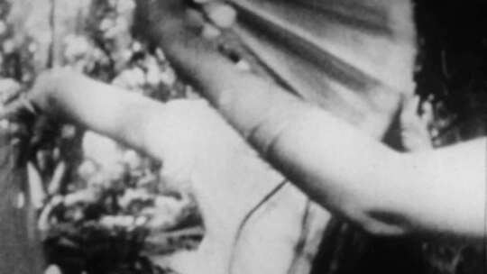 50年代越南战争越共人民军女兵文艺表演