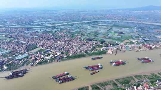 航拍福建漳州九龙江流域内河货船田园