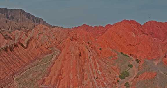 色彩艳丽的山峰