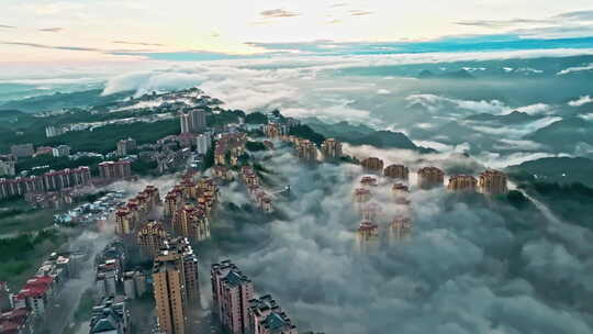 航拍云雾中的城市建筑