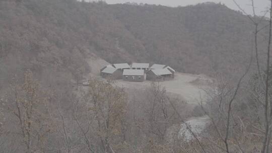 修建在深山中的木屋LOG视频素材模板下载