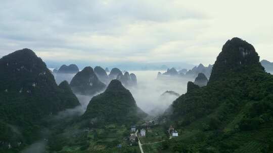 桂林山水鸟瞰图大气宏伟群山云海云雾