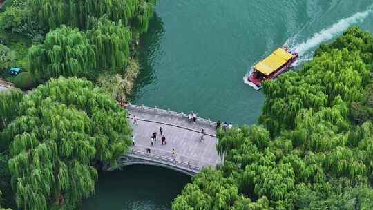 山东济南大明湖历公园航拍游船与风景