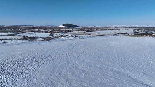 冰雪覆盖的内蒙古扎敦河湿地