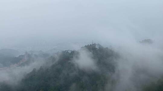 梧州白云山上西江明珠塔拍摄山顶云雾风景