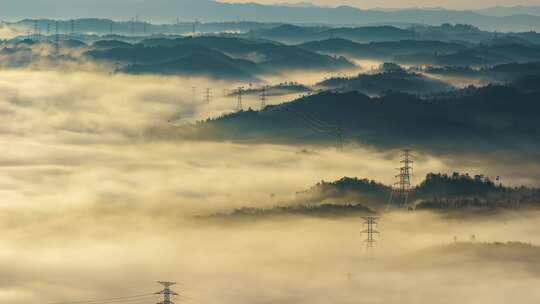 4云山雾海中的高压电塔