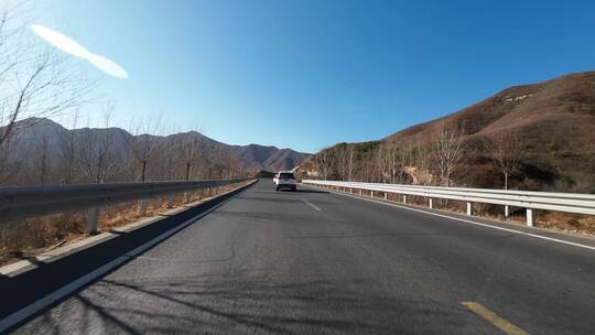 行车视角道路两侧绿化风景开车第一视角开车