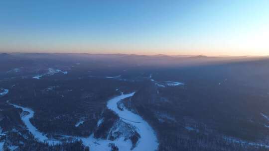 东北林海雪原黎明冰河冻雾