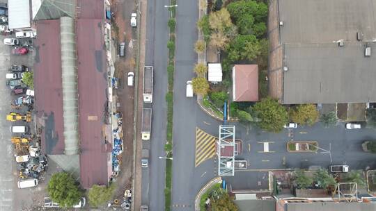 道路上行驶的车辆