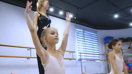 【合集】女孩脚教练学生芭蕾舞伸展视频素材模板下载