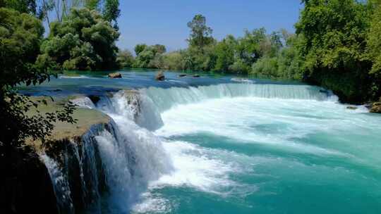 美丽大自然的瀑布流水