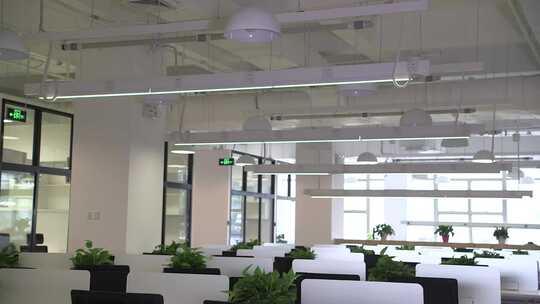 办公室升降灯 升起降落 空镜 科技 现代化