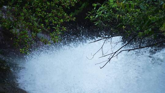 高清4K降水雨季山泉瀑布流水升格视频素材