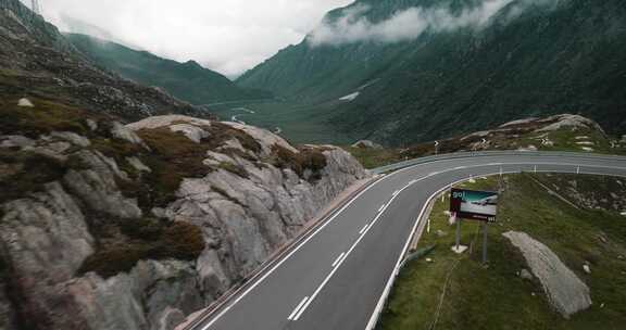 大排量摩托车山路巡航