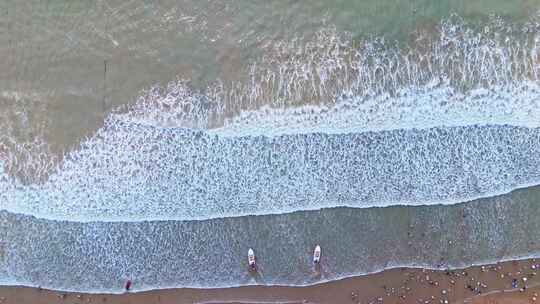 中国山东青岛崂山区海水浴场沙滩城市航拍