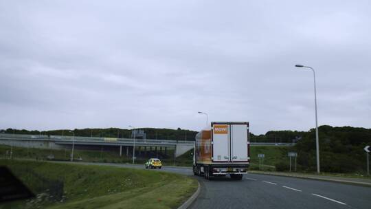苏格兰东海岸昆斯费里大桥交警货车抽检
