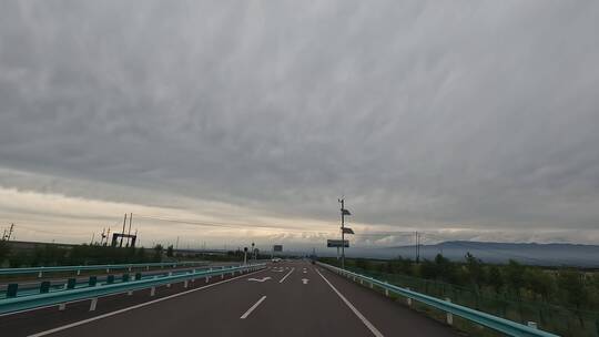新疆行车风景第一视角视频素材