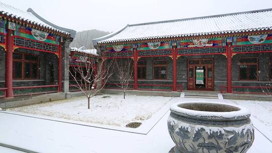 古风四合院雪景