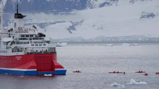 南极科考船视频素材模板下载