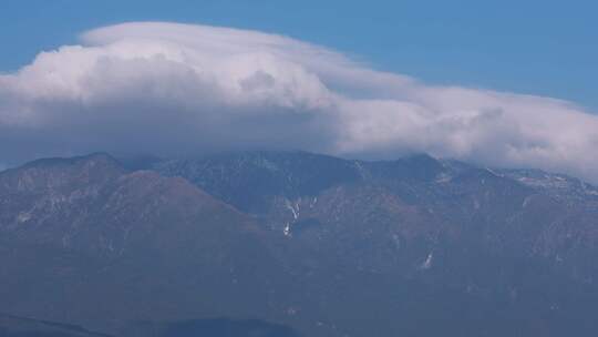 大理苍山云苍山雪横移