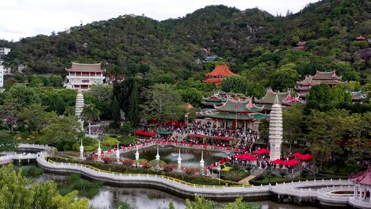 航拍厦门年初三的南普陀寺