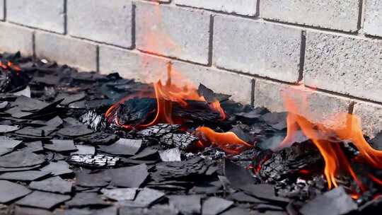燃烧的碎瓦片与火焰素材